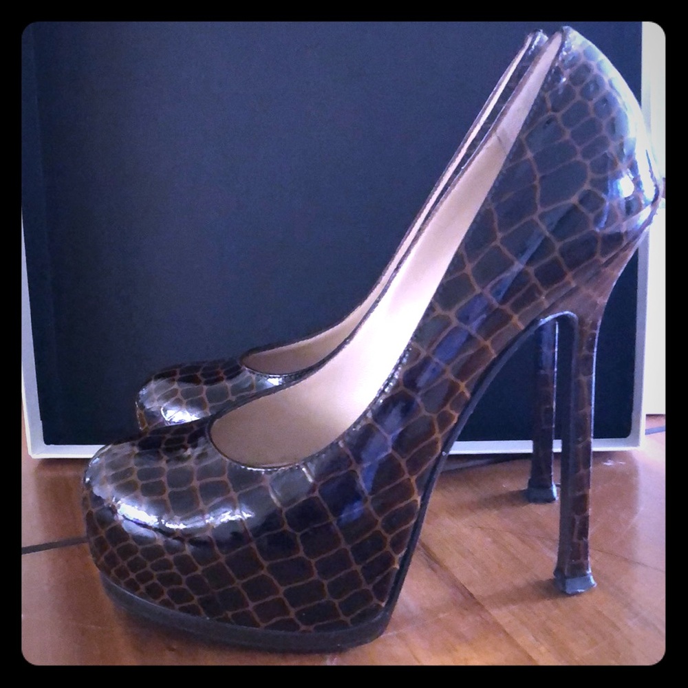 Beautiful chocolate beige YSL tribute 105 pumps.